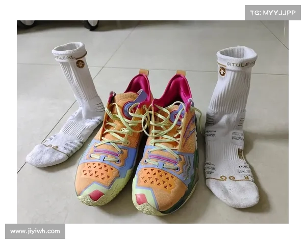 进口球鞋新宠!小琼斯上脚欧文狂潮ProPe力量配色战靴演绎顶级篮球风采 进口球鞋新宠!小琼斯上脚欧文狂潮ProPe力量配色战靴演绎顶级篮球风采