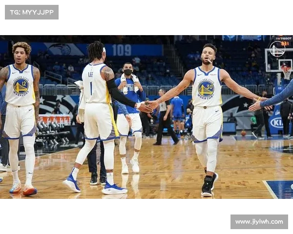 前NBA全明星后卫肯巴·沃克宣布退役,库里感慨岁月流逝(肯巴沃克去了哪个球队) 前NBA全明星后卫肯巴·沃克宣布退役,库里感慨岁月流逝(肯巴沃克去了哪个球队)